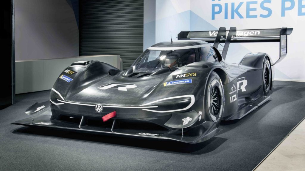 Volkswagen I.D. R scalda i motori per la cronoscalata di Pikes Peak [VIDEO]