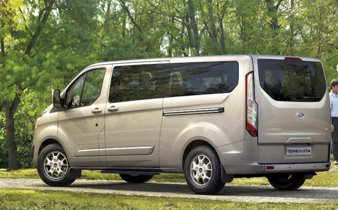 Ford Tourneo Custom: il veicolo commerciale diventa un ufficio mobile