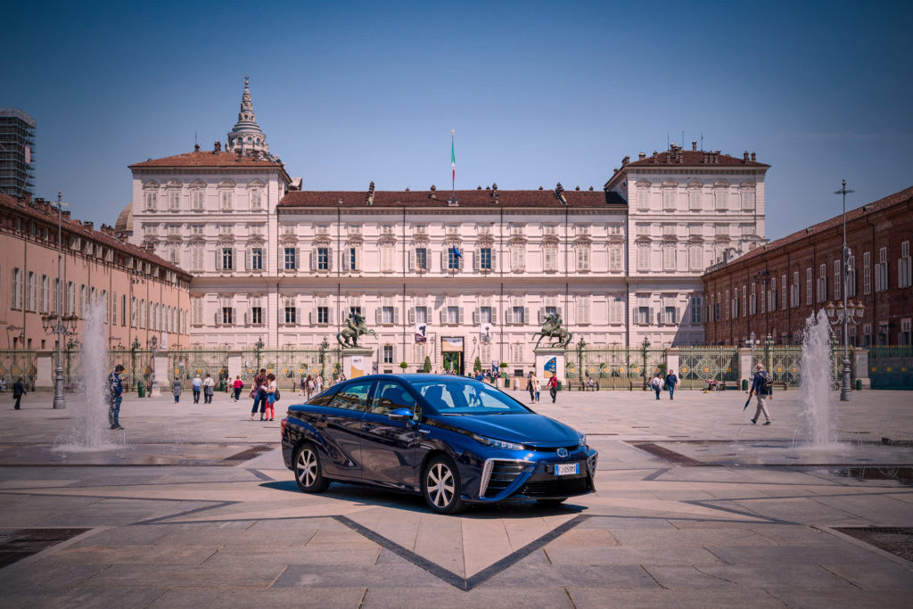 Toyota Mirai: test drive per la Sindaca di Torino
