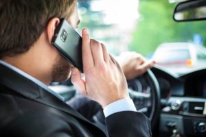 Quand’è il momento giusto per usare il cellulare alla guida?