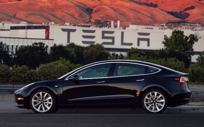 Tesla Model 3: la versione Performance raggiungerà i 250 km/h
