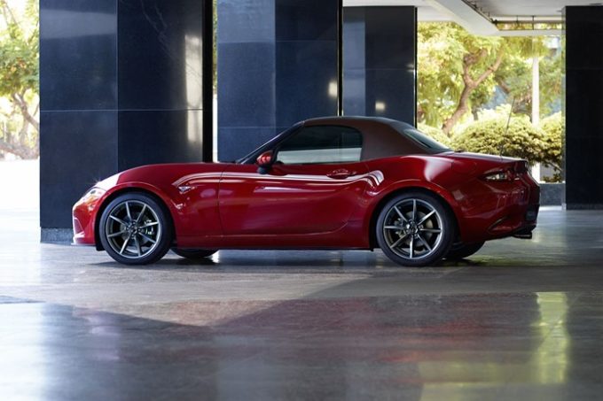 Mazda MX-5: più stile, potenza e sicurezza per la nuova versione