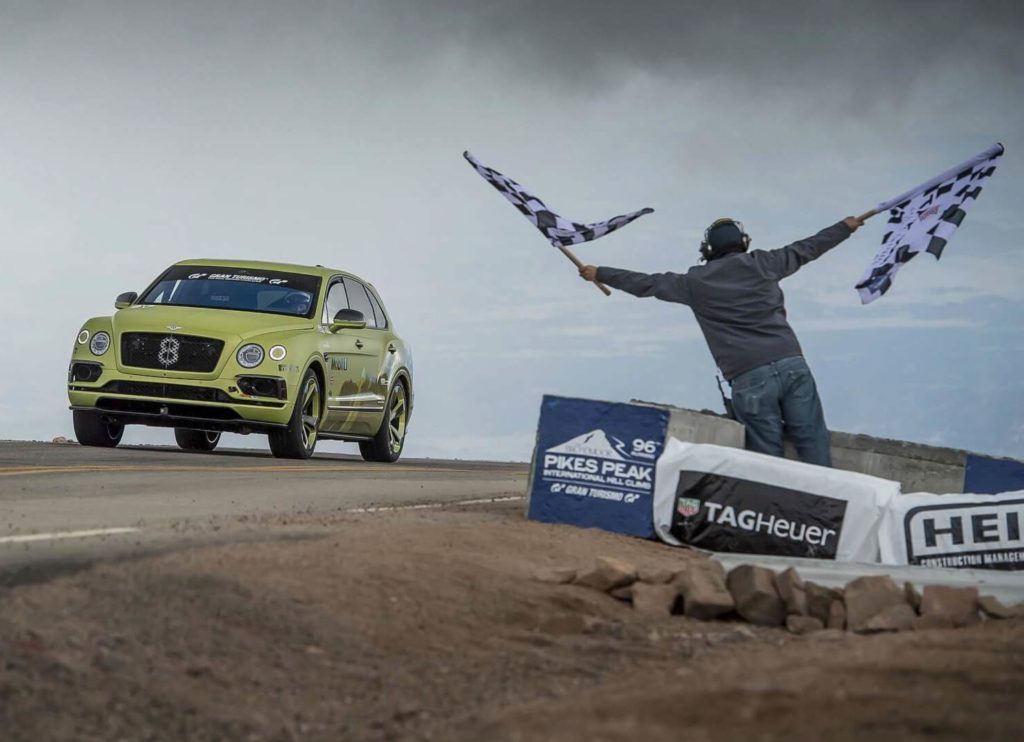 Bentley Bentayga conquista il nuovo record tra i SUV a Pikes Peak [FOTO]