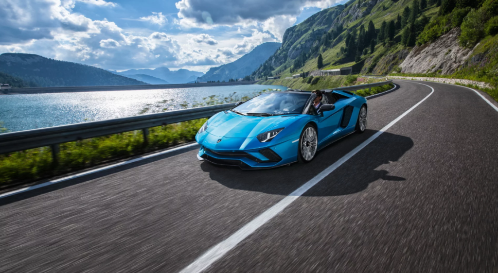 Lamborghini: lunga vita ai motori V12 e V10 aspirati