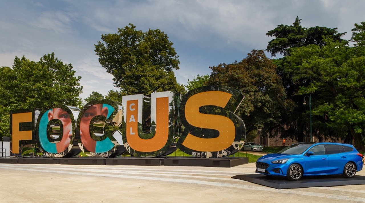 Ford Focus Letters Experience: l’installazione interattiva nel Parco Sempione a Milano