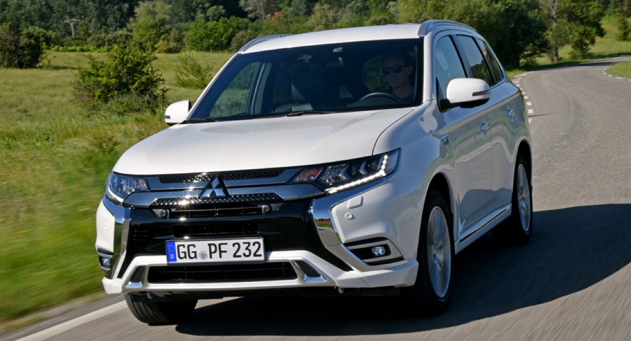Nuova Mitsubishi Outlander PHEV: nel 2019 il restyling con più autonomia e potenza