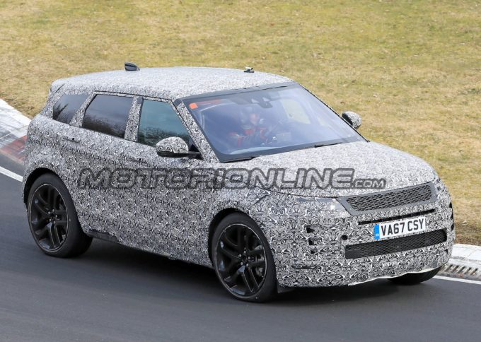 Range Rover Evoque: test al Nurburgring per il nuovo modello [VIDEO SPIA]