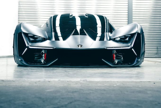 Lamborghini frena sull’elettrico: l’attuale tecnologia non è sufficiente per una supercar del Toro
