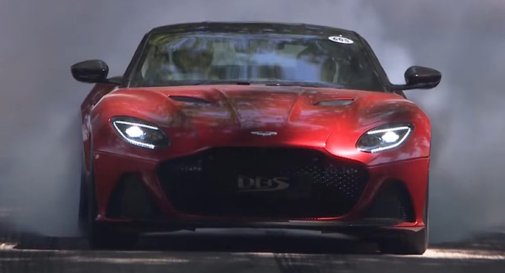 Nuova Aston Martin DBS Superleggera: burnout e hot lap a Goodwood 2018 [VIDEO]