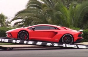 Lamborghini Aventador S rossa: è il nuovo acquisto di Justin Bieber [VIDEO]