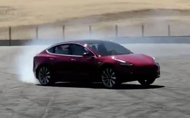 Tesla Model 3: il primo VIDEO della versione Performance