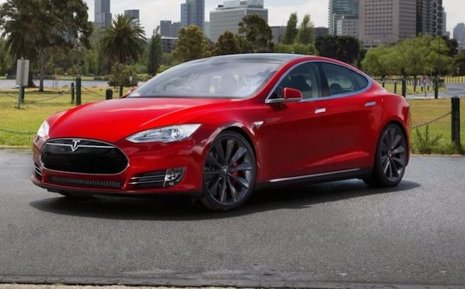 Tesla: arriva il ‘parental control’ per la velocità