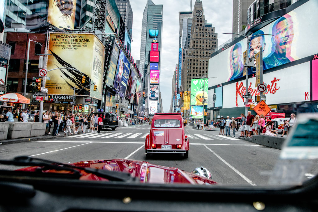 Citroen 2CV, feste e raduni per i suoi 70 anni [FOTO]