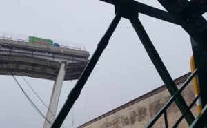 Genova, crollo ponte Morandi: rimosso il camion simbolo della tragedia