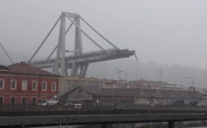 Genova, crollo ponte sull’A10: traffico bloccato e stop anche ai treni