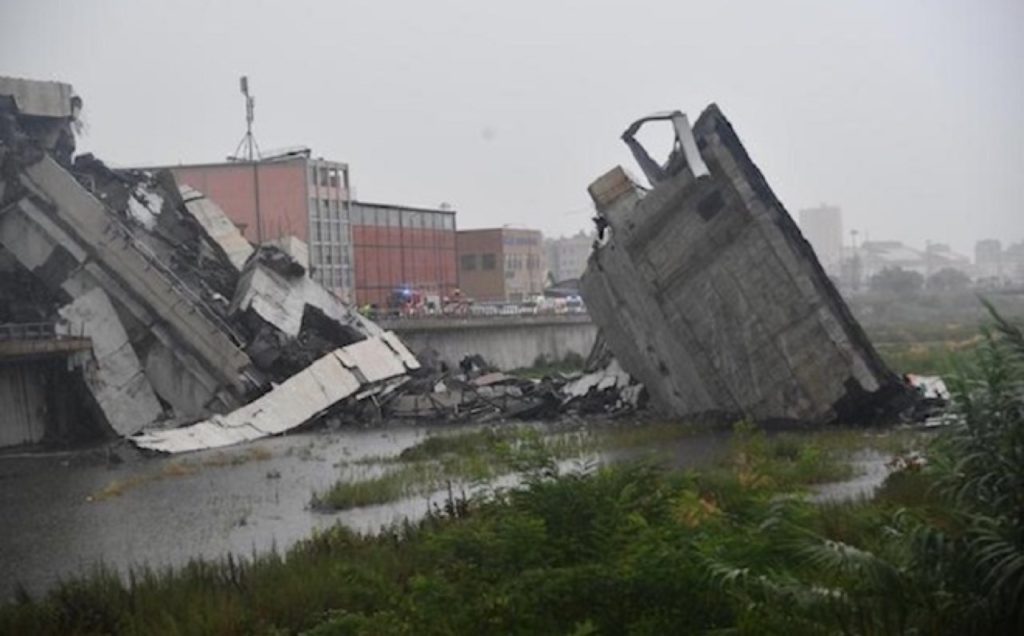 Crollo del ponte a Genova, demolizione e ricostruzione: una serie di opzioni proposte da Autostrade