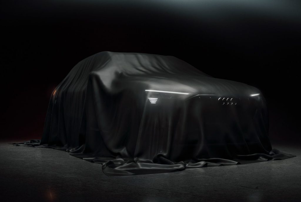 Audi e-tron, ormai ci siamo: il SUV elettrico si nasconde sotto il telo [TEASER]