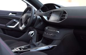 Peugeot 308 SW: praticità a portata di mano con l’i-Cockpit [VIDEO]