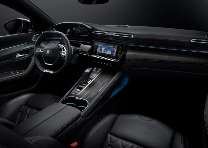 Peugeot 508: interni tra eleganza e dinamismo