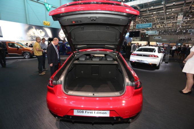 Peugeot 508, nessun compromesso su spazio e praticità
