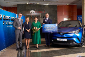 Toyota C-HR: è la 2 milionesima vettura Full Hybrid Electric consegnata in Europa 
