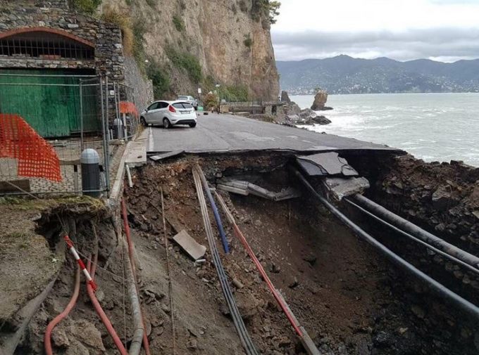 Maltempo sulla Liguria: Portofino isolata, la strada provinciale 227 non esiste più