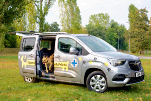 Opel Combo Life, insieme ad ENPA per dare spazio e felicità alle “pet family” [FOTO]