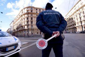 Finti incidenti stradali, a Napoli 18 avvocati finiscono ai domiciliari