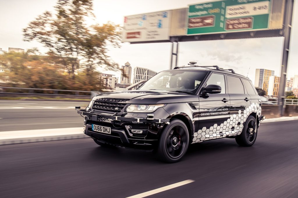 Range Rover a guida autonoma, proseguono i test: giro completo della Ring Road di Coventry