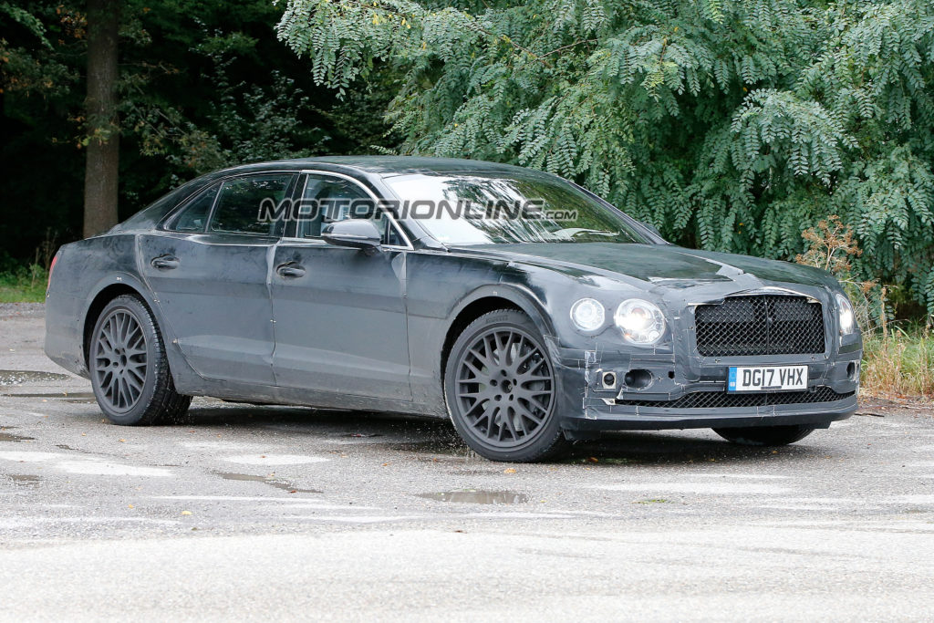 Bentley Flying Spur: il nuovo modello scende in pista al Nurburgring [VIDEO SPIA]