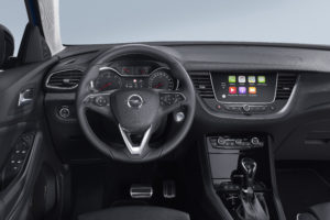 Opel: il nuovo sistema operativo iOS 12 integra Waze e Google Maps in Apple CarPlay