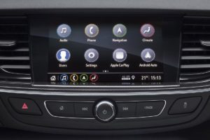 Opel Insignia aggiorna l’infotainment con i moderni sistemi Multimedia e Multimedia Navi Pro [FOTO]
