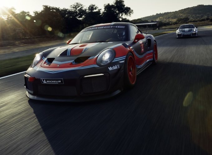 Porsche 911 GT2 RS Clubsport: nuova auto da corsa con 700 CV [FOTO]