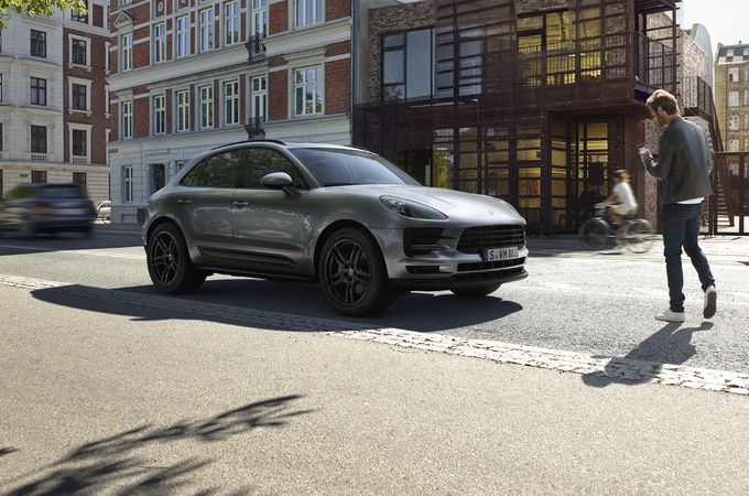 Porsche Macan ispira il murales per la Milano Music Week