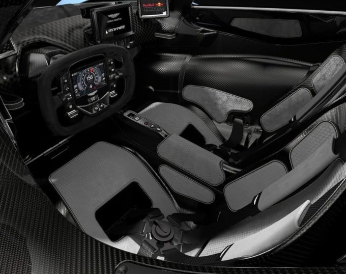 Aston Martin Valkyrie: posizione di guida da Formula 1