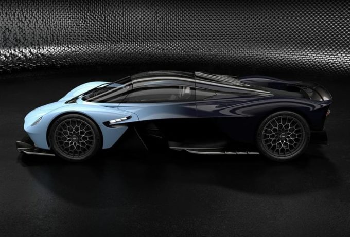 Aston Martin Valkyrie: livrea bicolore per la nuova hypercar