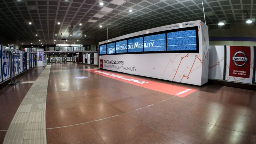 Nissan personalizza la stazione Garibaldi FS di Milano
