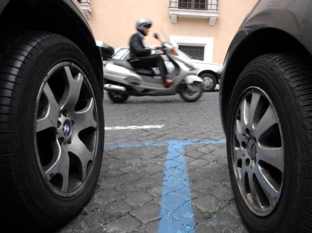 Ausiliari del traffico: si vuole limitare eventuali multe solo nelle aree a strisce blu