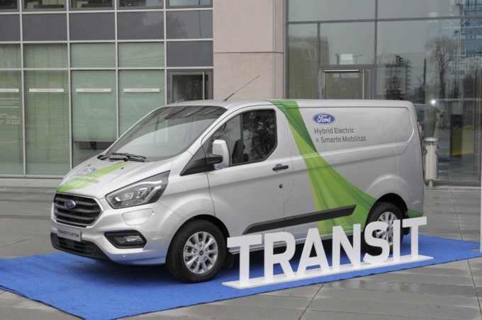 Ford Transit Custom Plug-in Hybrid: sperimentazione anche a Colonia