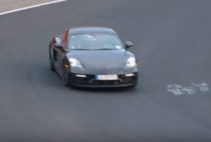 Porsche 718 Cayman T: la sportiva per la pista filmata al Nurbugring [VIDEO SPIA]