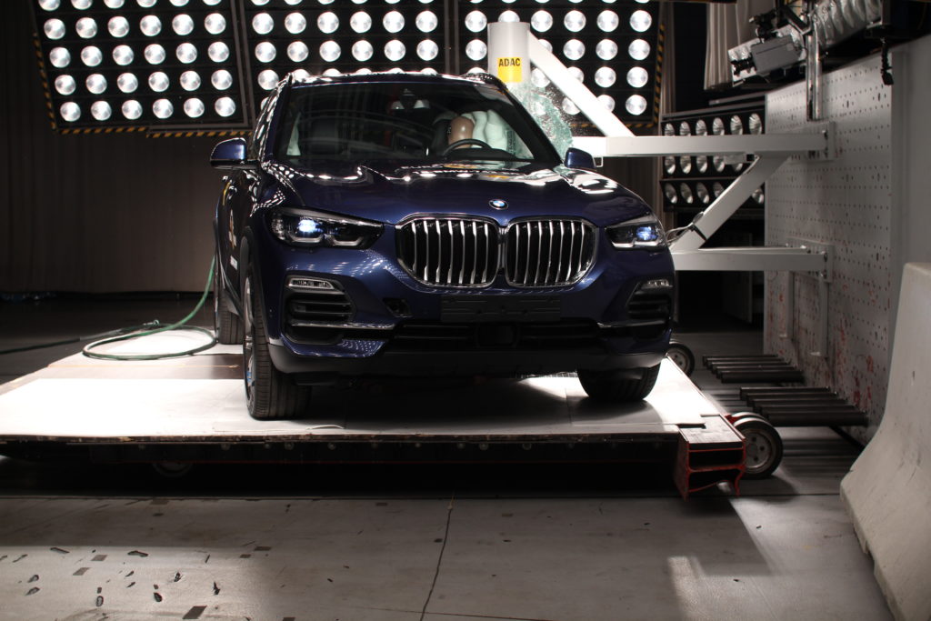 BMW X5: cinque stelle Euro NCAP per il SUV tedesco [VIDEO]