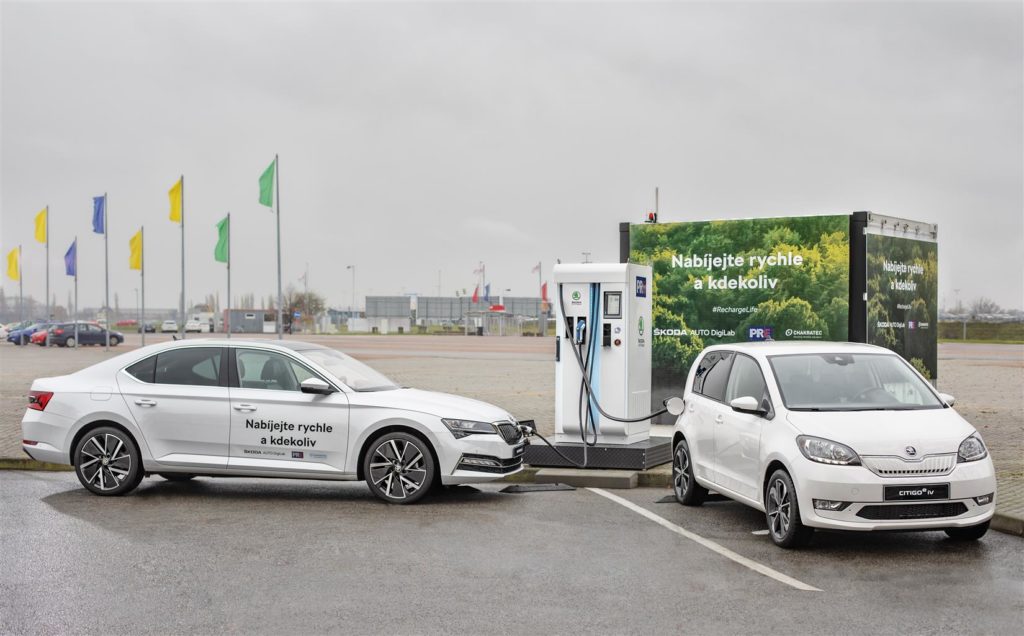 Skoda, a Praga si sperimenta un’innovativa tecnologia di ricarica rapida per veicoli elettrici