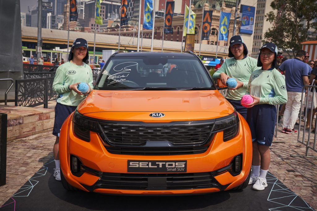 Kia fornitore ufficiale di mobilità agli Australian Open 2020: consegnata una flotta di 130 veicoli [FOTO]