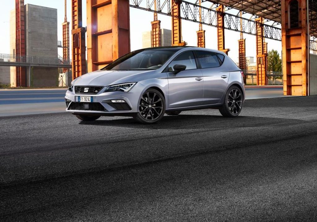 SEAT Leon, infotainment e sicurezza al top con Xcellence ed FR Pack inclusi nel prezzo