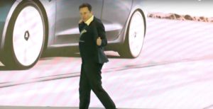 Elon Musk, ecco il balletto di presentazione per la Tesla Model Y in Cina [VIDEO]