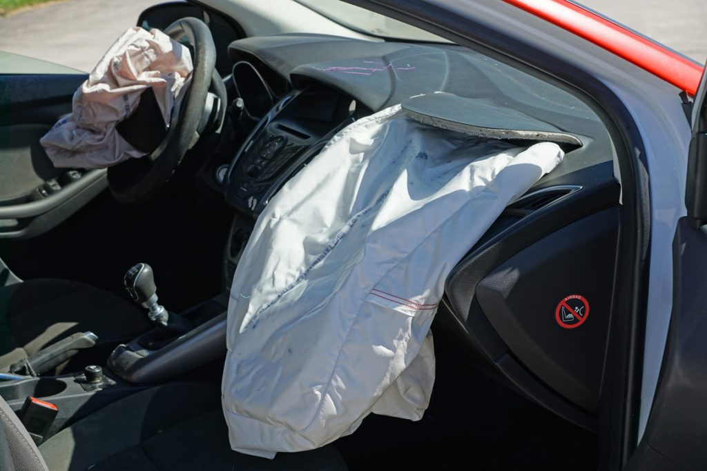 Pisa, tamponamento in auto: scoppia l’airbag passeggero e uccide neonato