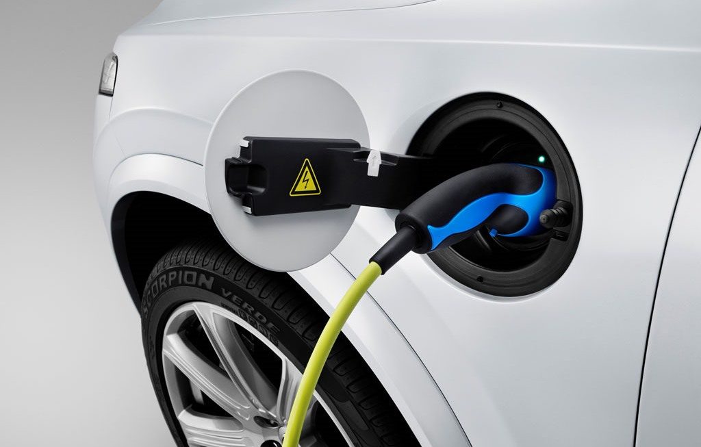 Auto elettriche e ibride fanno il loro ingresso nel paniere Istat