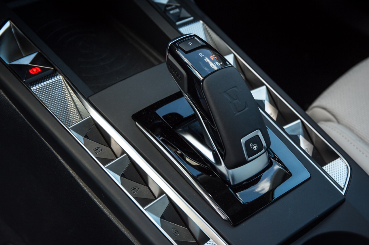 DS 3 Crossback: la tecnologia DS Park Pilot funzionale in fase di parcheggio