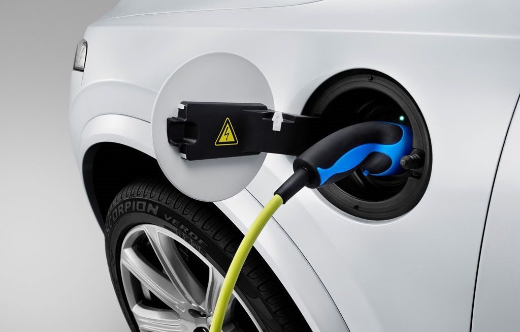 Auto elettriche: cresce l’interesse per la mobilità elettrificata in Italia