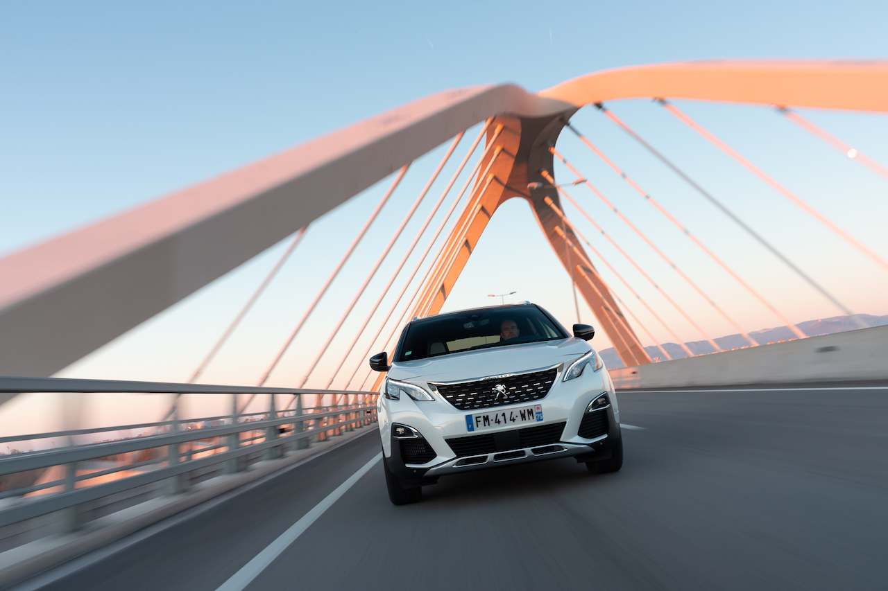 Peugeot 3008 e 508 ibride: la funzione e-Save per risparmiare la batteria